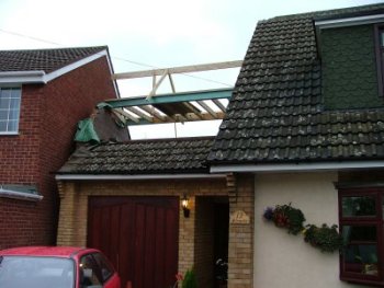 Building the pitched roof above the perlins
